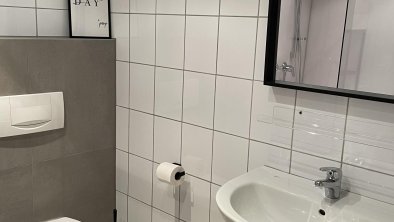 Toilette&Waschtisch_Achenrain1_Ferienwohnung_Alpba