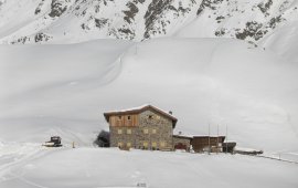 Die Amberger H&uuml;tte in den Stubaier Alpen.
, © Tirol Werbung / Frank Stolle