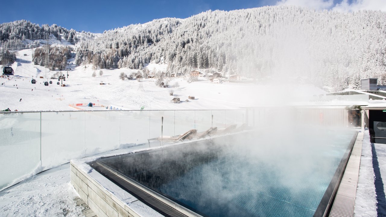 Rooftop Pool des Hotel Arlmont in St. Anton am Arlberg, © Hotel Arlmont