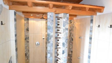 Duschen in der Sauna