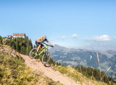 Biken am legendären Hahnenkamm (c) Kitzbuehel Tourismus / Michael Werlberger