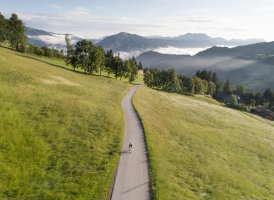 Sportlich geht es im Alpbachtal zu: Bei einer Rundtour zwischen Kitzbüheler Alpen und Rofangebirge überwindet ihr 117 Kilometer und 2.500 Höhenmeter bei bester Aussicht.