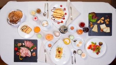 Täglich großzügiges Schlemmerfrühstück, © adler inn tyrol mountain resort