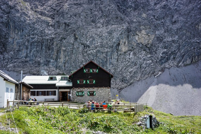 Ankunft bei der urigen Anhalterhütte.