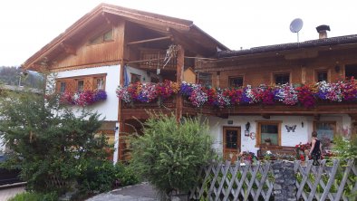 Badhaus mit Blumenschmuck