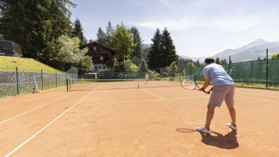 Tennisspielen im Böglerhof mit Bergblick, © Der Böglerhof - pure nature resort