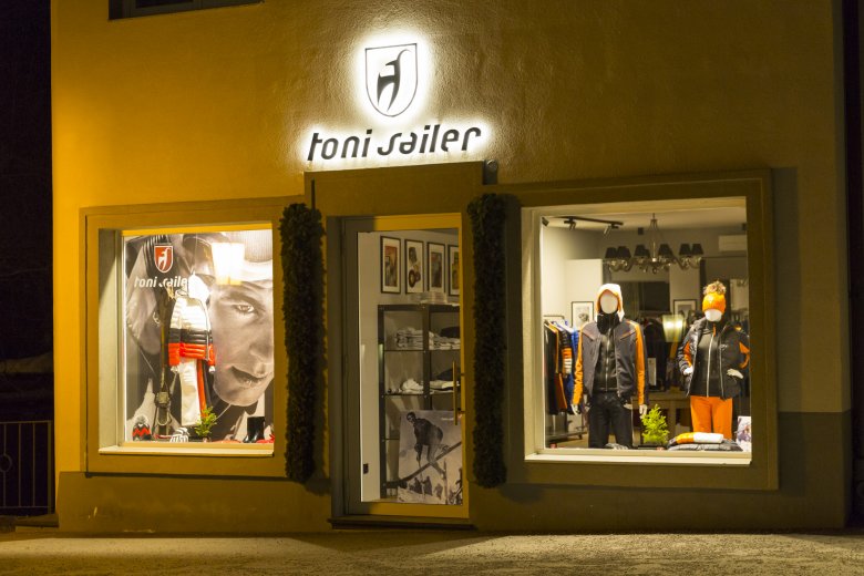 Toni Sailer bietet eine Auswahl an Premium Sportanz&uuml;gen.
