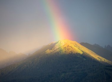 Regenbogen über dem Axamer Kögele.
