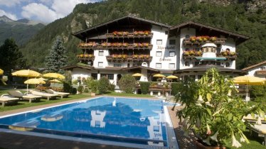 Alpenhotel Fernau Neustift Aussenansicht Sommer