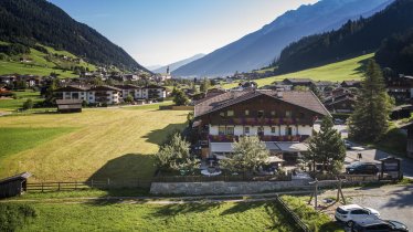 Brunnenhof im Sommer