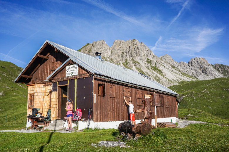 …und die einfache Loreahütte für Selbstversorger.