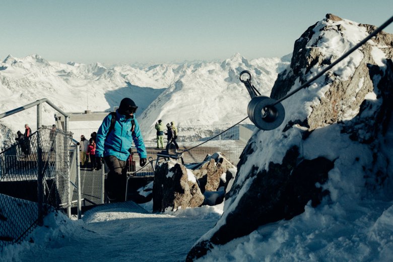 Mit Hilfe einer Metalltreppe bei der Gaislachkogl-Bergstation schaffen es auch Nicht-Alpinisten auf einen Dreitausender.