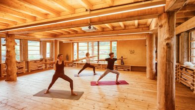 Yoga-Baumhaus-3Pers