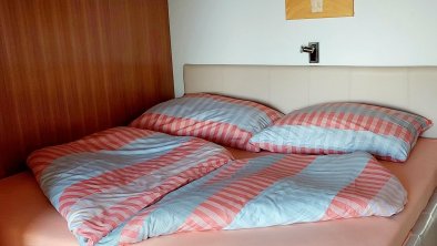 Doppelbett Schlafzimmer 2 neue FK Matratzen  08/22