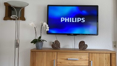 Wohnzimmer mit Kabel TV reichlich Programme bis ca 100, © im-web.de/ DS Destination Solutions GmbH (tis2)