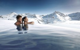 Da geht die Liebe bestimmt nicht baden. Endless-Sky-Pool im Hotel Mooshaus © Gerber Hotels/puhhha/Shutterstock/Andre Schönherr
