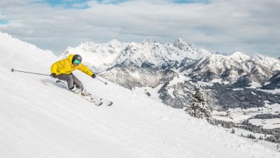 https://images.seekda.net/AT_UAB7-04-09-01/skifahren-in-den-kitzbueheler-alpen%C3%82%C2%A9mirjageheye5.jpg