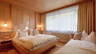 Tirol Schlafzimmer 2