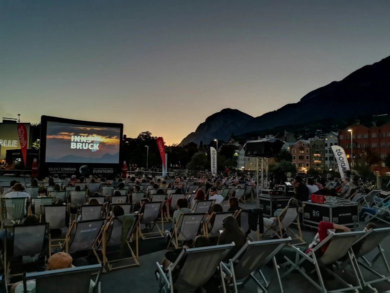 Das Silent Cinema macht auf seiner Tour durch &Ouml;sterreich an zehn Abenden und f&uuml;nf Orten in Tirol Station: in Innsbruck, Hall in Tirol, Kufstein, Maurach am Achensee und Zell am Ziller., ©  Silent Cinema