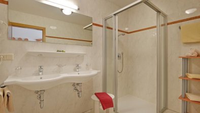 apartments_mayrhofen_barriere-free_bath