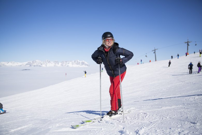 Christine Edenstrasser begleitet uns im Skigebiet und in der Gamsstadt.