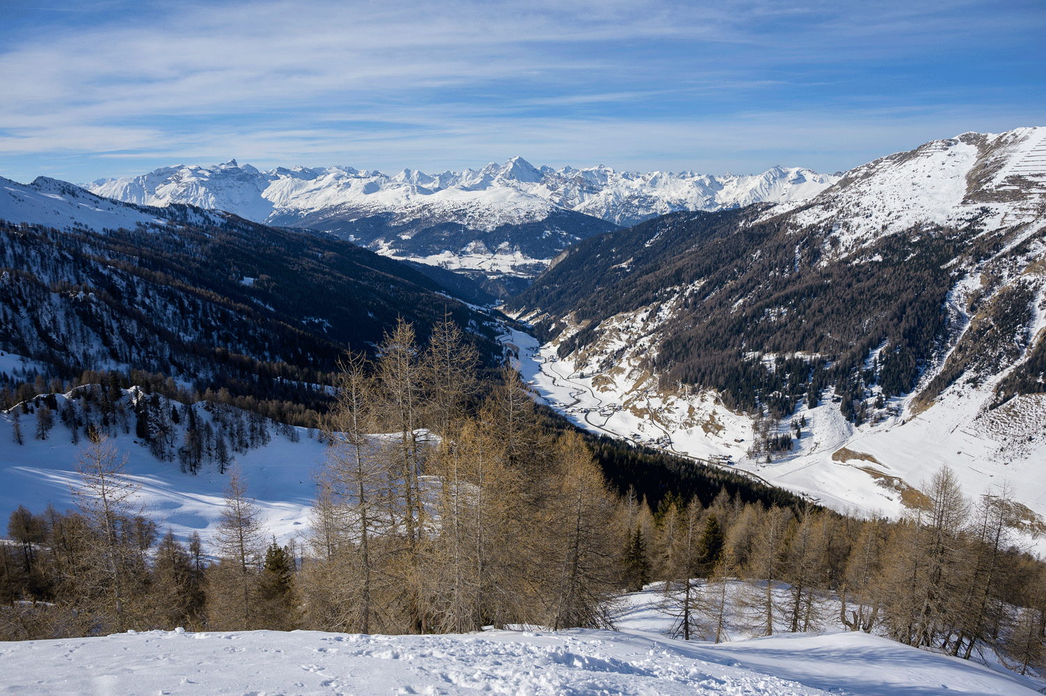 Blick vom Rauhen Kopf über das Schmirntal bis in die Stubaier Alpen.