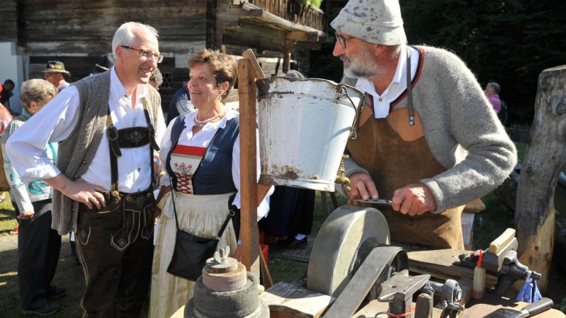 Traditionelles Handwerk in Aktion auf dem Kramsacher Kirchtag, © Grießenböck