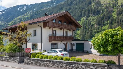 Landhaus Tyrol aussen 2