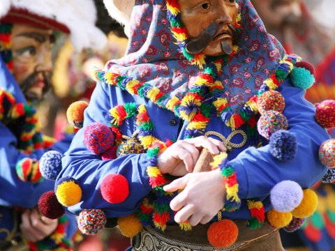 In den MARTHA-D&ouml;rfern wird die Fasnacht mit Mullern und Matschgerern gefeiert., © Tirol Werbung / Bernhard Aichner