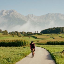 Rennradfahren am Natterer Boden , © Tirol Werbung / Georg Marshall 