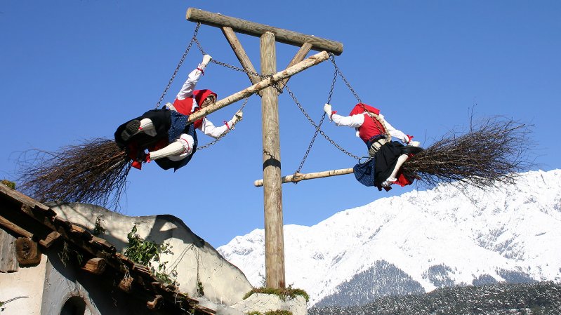 Fliegende Hexen bei der Tarrenzer Fasnacht, © Fasnacht Tarrenz