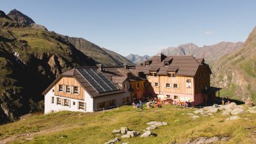 Taschachhaus in the Pitztal Valley, © Tirol Werbung/Bert Heinzlmeier