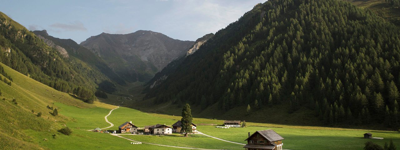 Schmirn in einem Bergtal des Wipptals, © Tirol Werbung/Bert Heinzlmeier