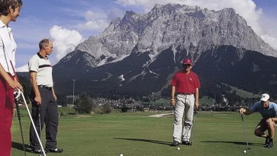 Golfen am Fuße der Zugspitze