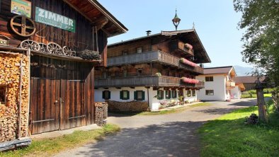 "Tenn & Bauernhaus" aus dem 11. Jahrhundert und "N, © Wir heißen Sie herzlich willkommen