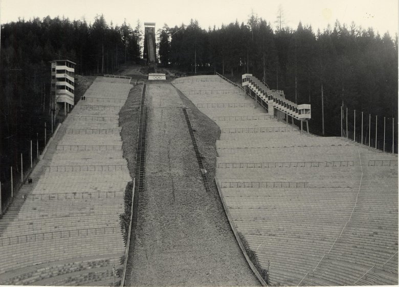 F&uuml;r die Olympischen Winterspiele 1964 und 1976 in Innsbruck wurde die Schanze um- und ausgebaut. &copy;&nbsp;Bergisel BetriebsgesellschaftmbH&nbsp;