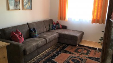 Die neue Couch im Wohnzimmer/ausklappbar, © Annette Moncher