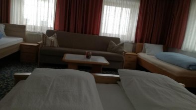 Mehrbettzimmer - 1 Doppelbett und 2 Einzelbetten