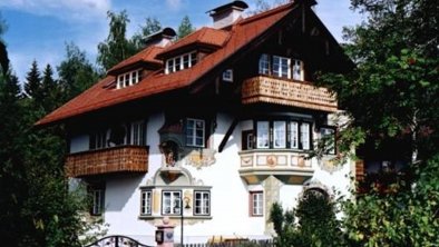 Sommer Hausansicht Villa St. Oswald Seefeld