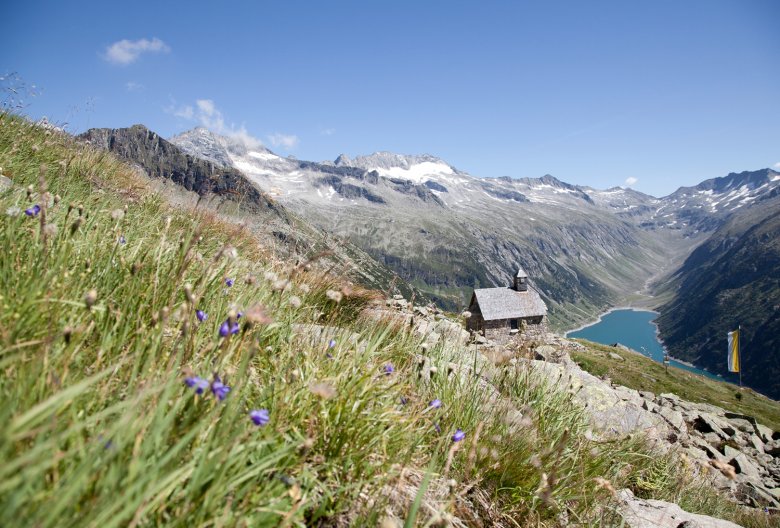             Die Hochgebirgskapelle über dem Zillergrund-Speicher. (c) Zillertal Tourismus GmbH, blickfang-photographie.com
          , © Zillertal Tourismus GmbH, blickfang-photographie.com