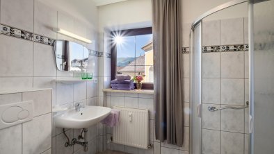 App 5 - 75 m2 Badezimmer mit Dusche und WC