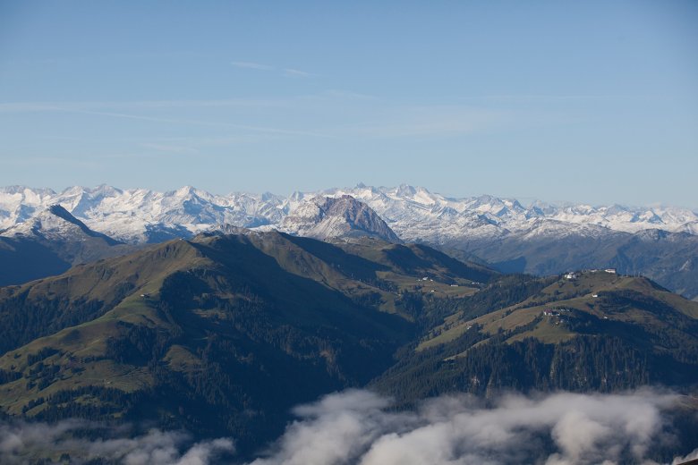 Blick auf den Hahnenkamm vom Kitzbüheler Horn aus.