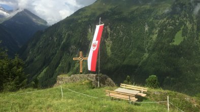 Gemütliche Rastgelegenheit auf dem Weg zur Nockalm