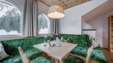 Zirbenholz Zimmer Vierjahreszeiten Hintertux