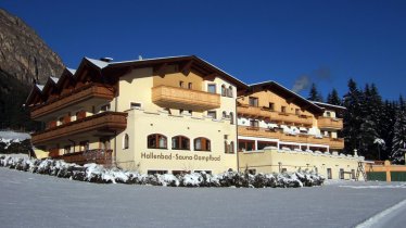 Hotel Kirchdach im Winter in Gschnitz