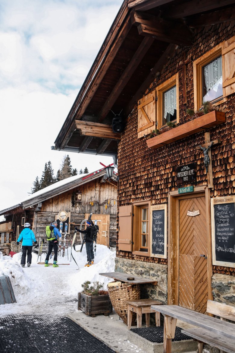 Patscher Alm aussen Winter (c) Carlos Blanchard_Tirol Werbung