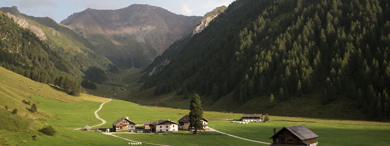 Wandern in Schmirn: Gasthof Kasern, © Tirol Werbung/Bert Heinzlmeier