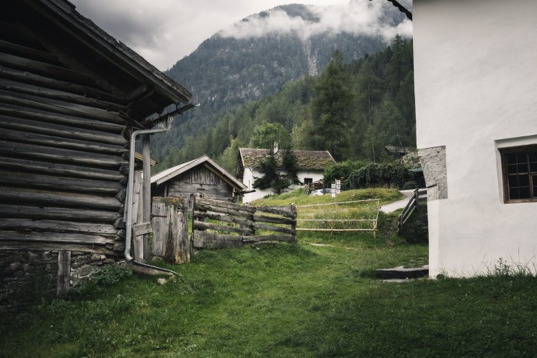 Das Archiv: Das &Ouml;tztaler Heimatmuseum, in dessen Ged&auml;chtnisspeicher die Fotos aufbewahrt werden, besteht aus mehreren alten H&ouml;fen.