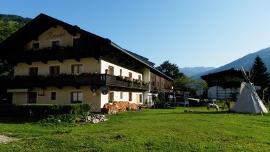 Reiserhof im Sommer