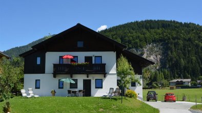 Haus Sommer mit Parkplatz